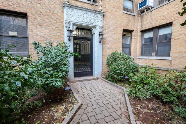 14809 Northern Boulevard 5M, Flushing, NY 11354