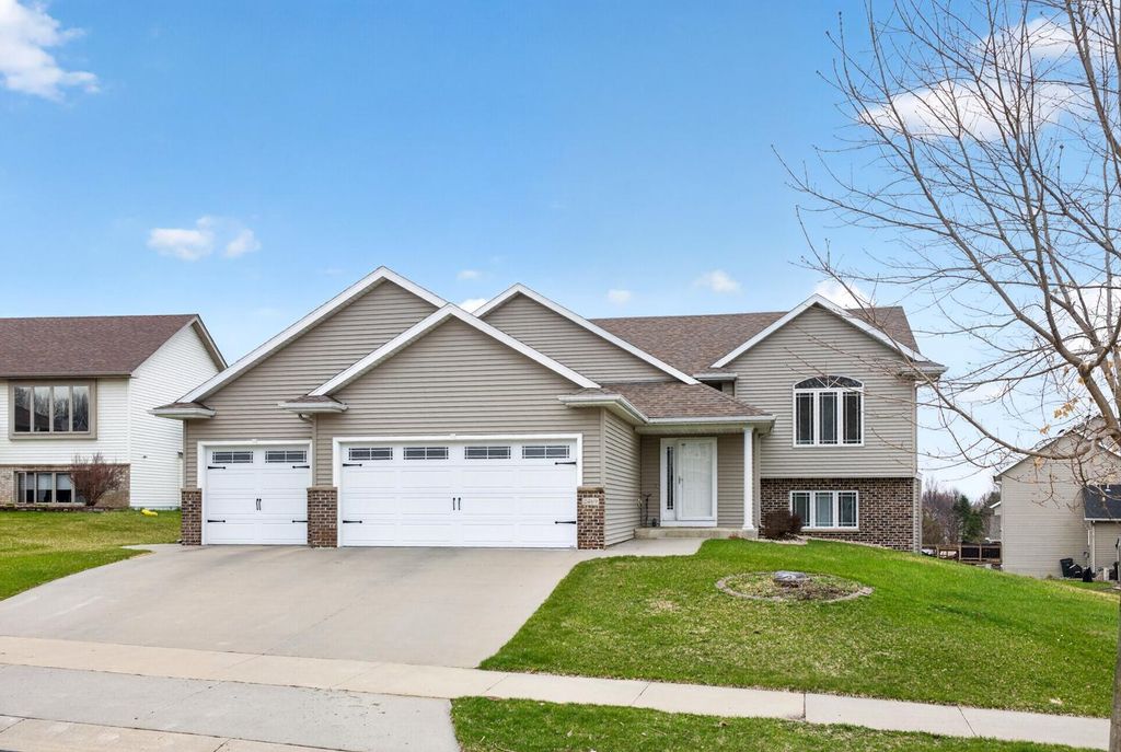 2469 Boulder Ridge Drive NW, Rochester, MN 55901