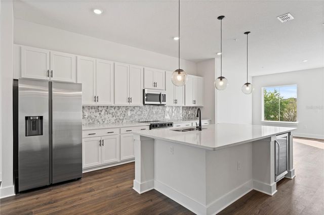 336 CENTER LAKE LANE 336, Oviedo, FL 32765