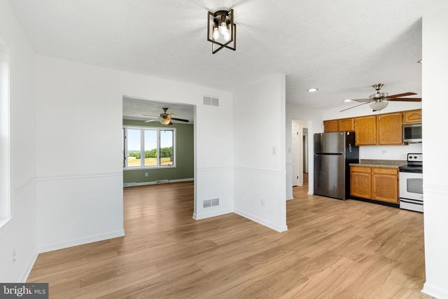 6442 WALKER RD, Stewartstown, PA 17363