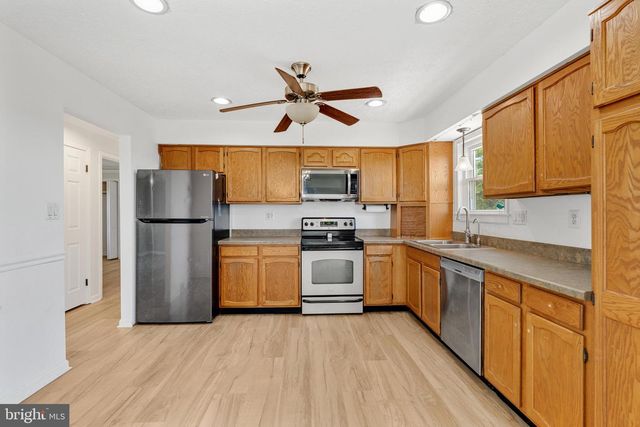 6442 WALKER RD, Stewartstown, PA 17363