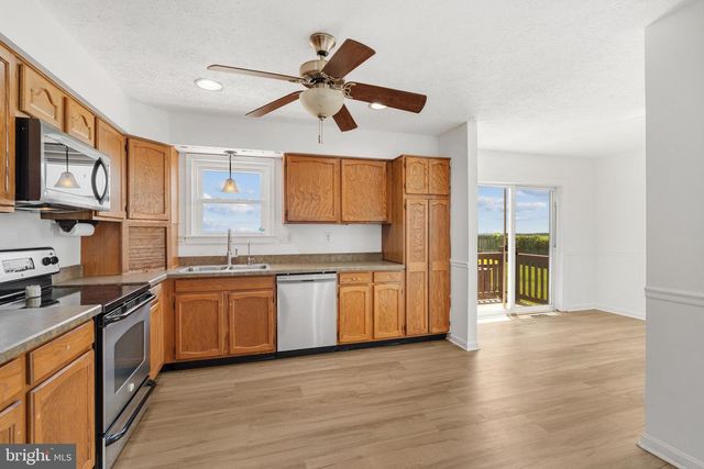 6442 WALKER RD, Stewartstown, PA 17363