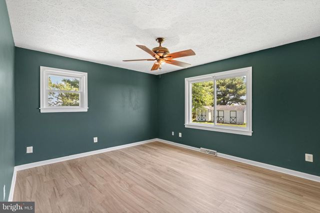 6442 WALKER RD, Stewartstown, PA 17363
