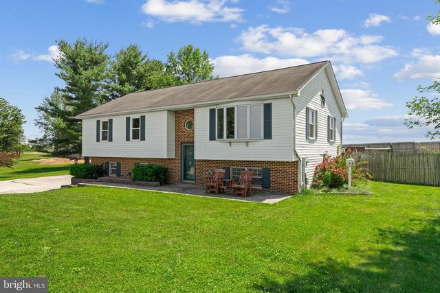 6442 WALKER RD, Stewartstown, PA 17363