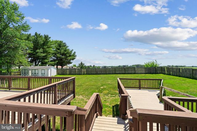 6442 WALKER RD, Stewartstown, PA 17363