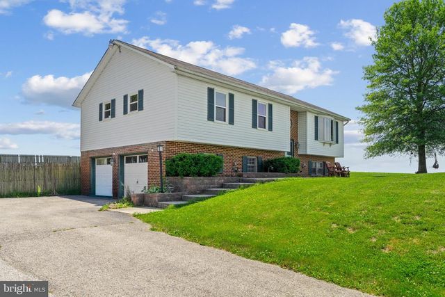 6442 WALKER RD, Stewartstown, PA 17363