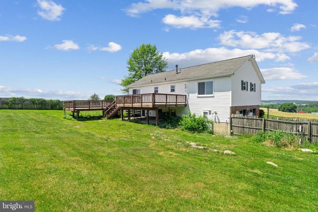 6442 WALKER RD, Stewartstown, PA 17363