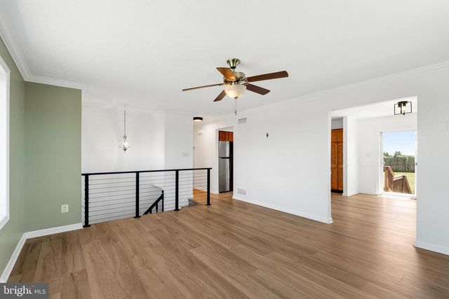 6442 WALKER RD, Stewartstown, PA 17363