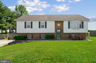 6442 WALKER RD, Stewartstown, PA 17363