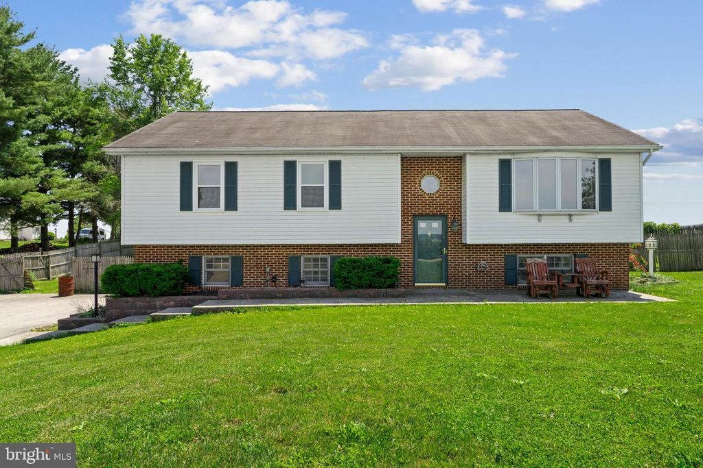 6442 WALKER RD, Stewartstown, PA 17363