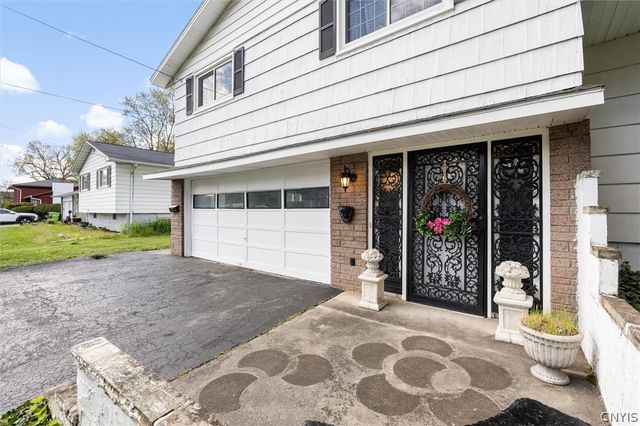 210 Colony Park Drive, Salina, NY 13088
