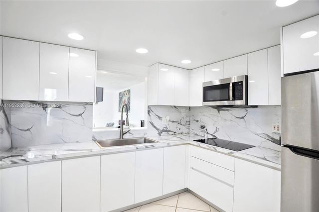 3600 NE 170th Street 312, North Miami Beach, FL 33160