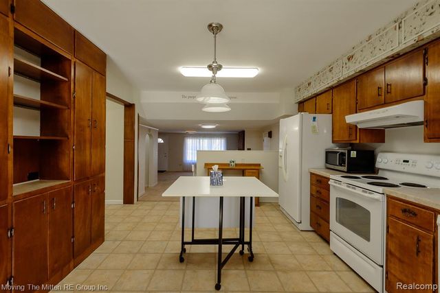 19126 Savage Road, Belleville, MI 48111