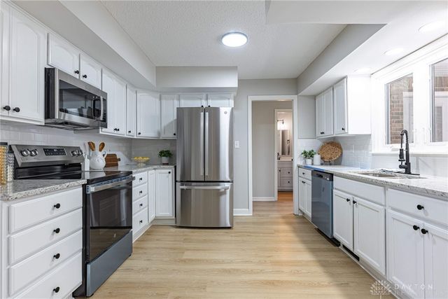 2752 Woodford Drive, Springfield, OH 45503