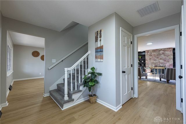 2752 Woodford Drive, Springfield, OH 45503