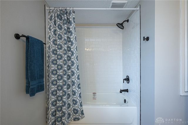 2752 Woodford Drive, Springfield, OH 45503