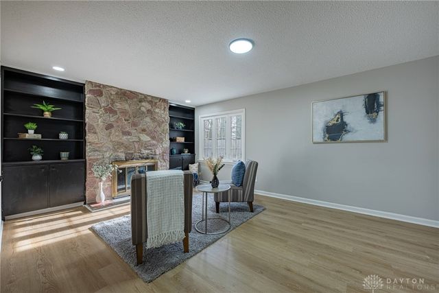 2752 Woodford Drive, Springfield, OH 45503