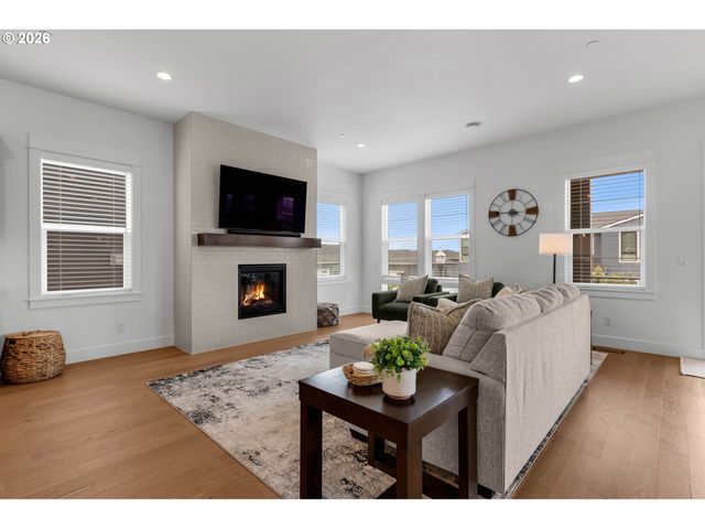 310 W FIR Loop, Washougal, WA 98671