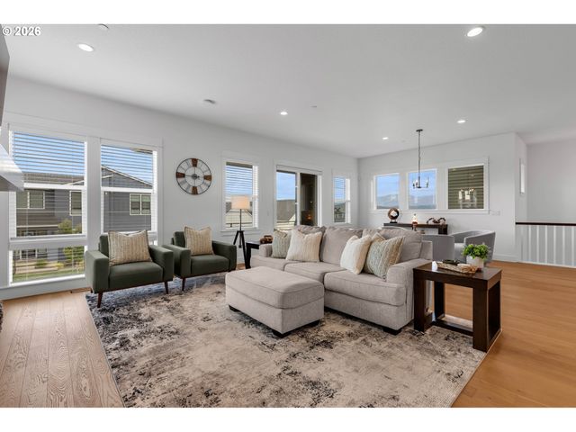 310 W FIR Loop, Washougal, WA 98671