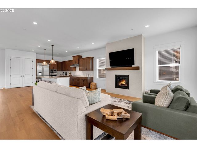 310 W FIR Loop, Washougal, WA 98671