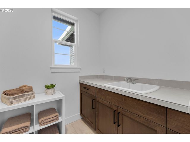 310 W FIR Loop, Washougal, WA 98671