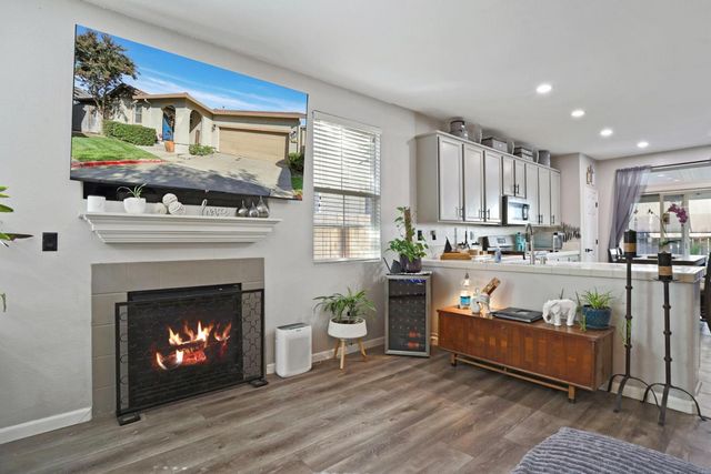 365 Dragonfly Cir, Sacramento, CA 95834