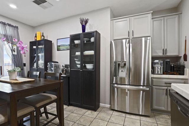 365 Dragonfly Cir, Sacramento, CA 95834