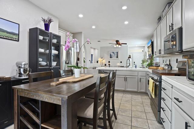 365 Dragonfly Cir, Sacramento, CA 95834