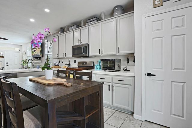 365 Dragonfly Cir, Sacramento, CA 95834