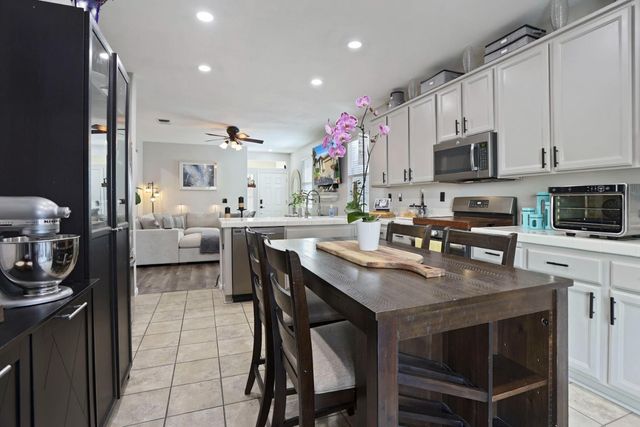 365 Dragonfly Cir, Sacramento, CA 95834
