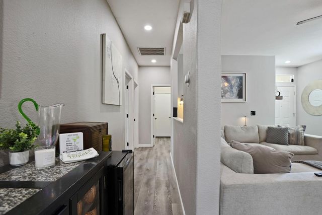 365 Dragonfly Cir, Sacramento, CA 95834