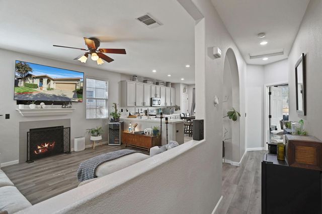 365 Dragonfly Cir, Sacramento, CA 95834