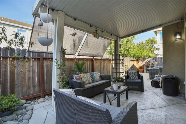 365 Dragonfly Cir, Sacramento, CA 95834