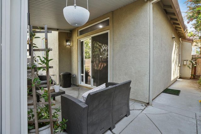 365 Dragonfly Cir, Sacramento, CA 95834