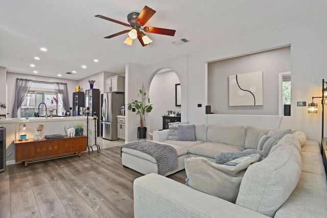 365 Dragonfly Cir, Sacramento, CA 95834