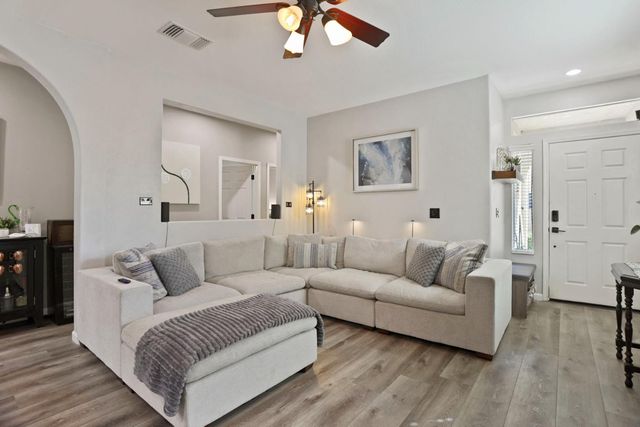 365 Dragonfly Cir, Sacramento, CA 95834