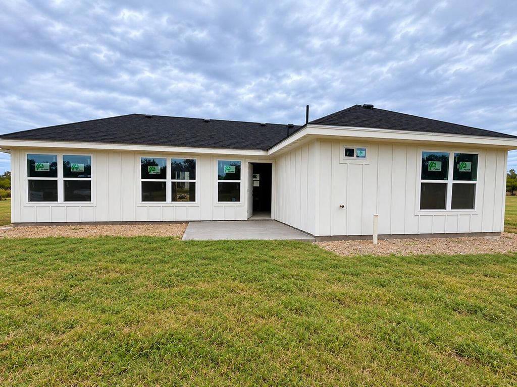Image 5 of property listing at 2023 Hudson Street, San Angelo, TX 76903