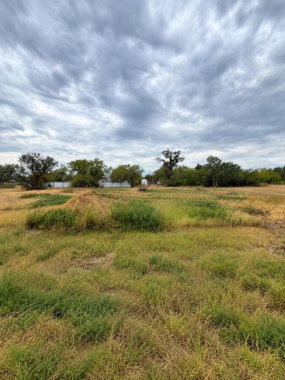 Image 6 of property listing at 2023 Hudson Street, San Angelo, TX 76903