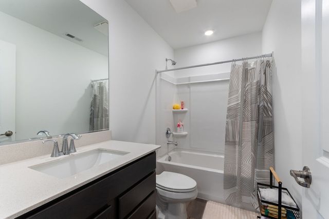 16515 W Golden Valley Lane, Lockport, IL 60441