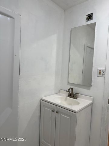 960 Franklin Avenue, Lovelock, NV 89419