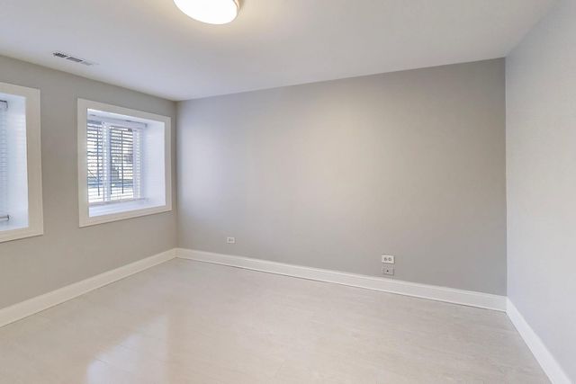 313 E 60th Street 1, Chicago, IL 60637