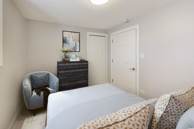 313 E 60th Street 1, Chicago, IL 60637
