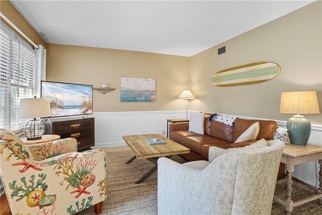 1460 Ocean Blvd 101, St Simons Island, GA 31522