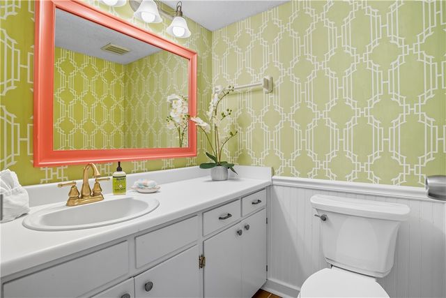 1460 Ocean Blvd 101, St Simons Island, GA 31522