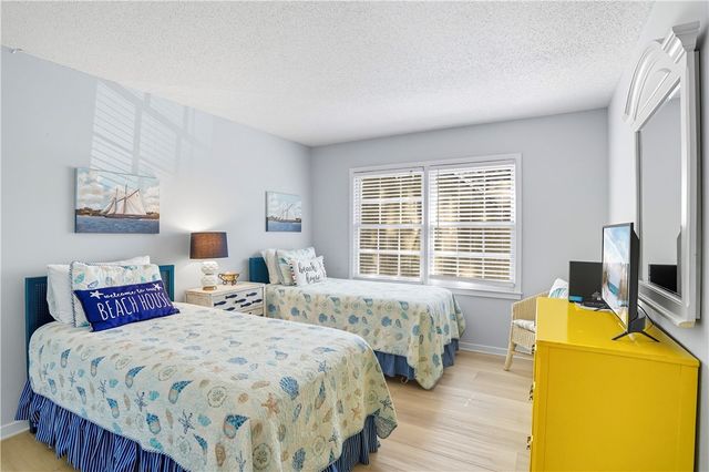 1460 Ocean Blvd 101, St Simons Island, GA 31522