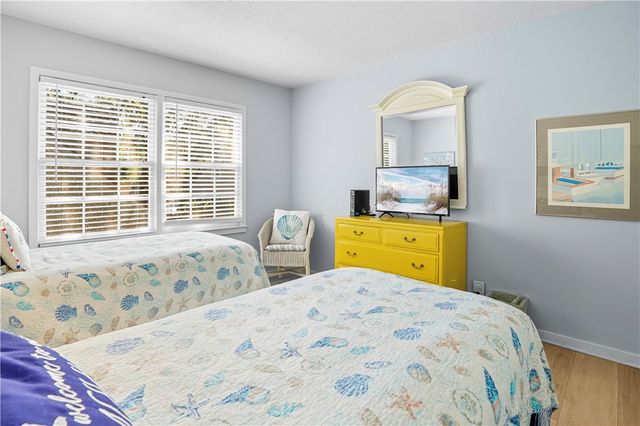 1460 Ocean Blvd 101, St Simons Island, GA 31522