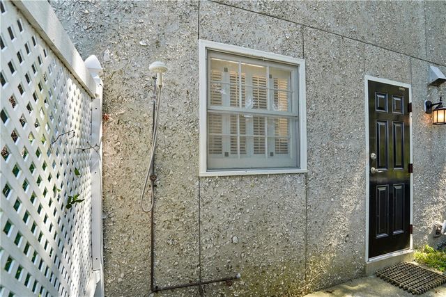 1460 Ocean Blvd 101, St Simons Island, GA 31522