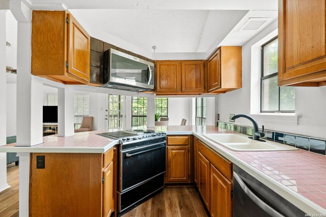 8611 Datapoint Dr Apt 74, San Antonio, TX 78229