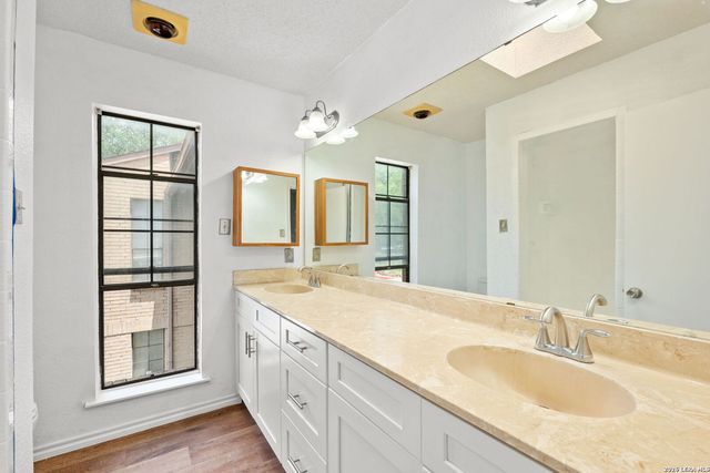 8611 Datapoint Dr Apt 74, San Antonio, TX 78229