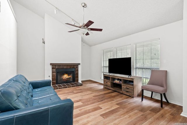 8611 Datapoint Dr Apt 74, San Antonio, TX 78229